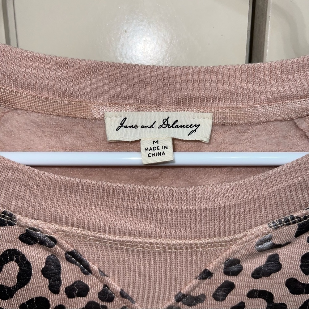 Jane and Delancey Blush Pink Cheetah Print Soft Sweatshirt Size Small - Picture 2 of 10